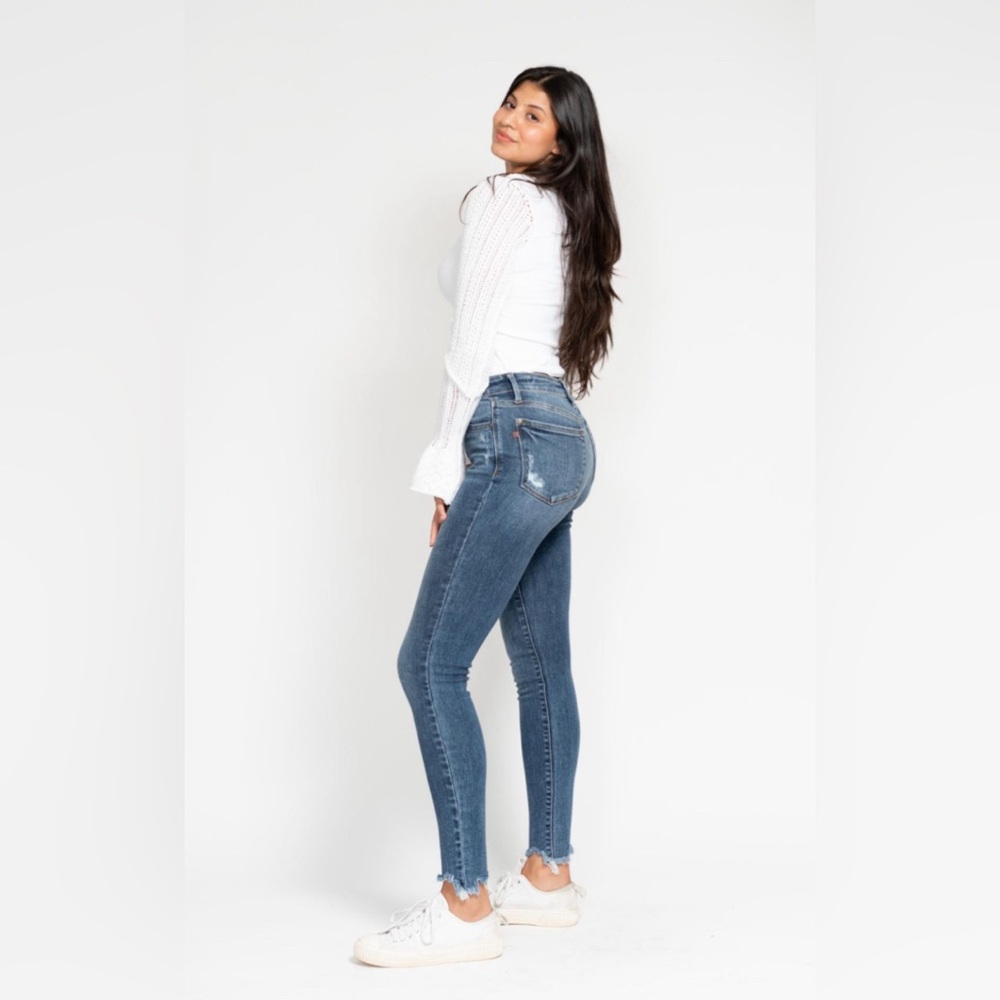 NWT Judy Blue HW Skinny w/ Destroy & Shark Bit Hem - Picture 3 of 5